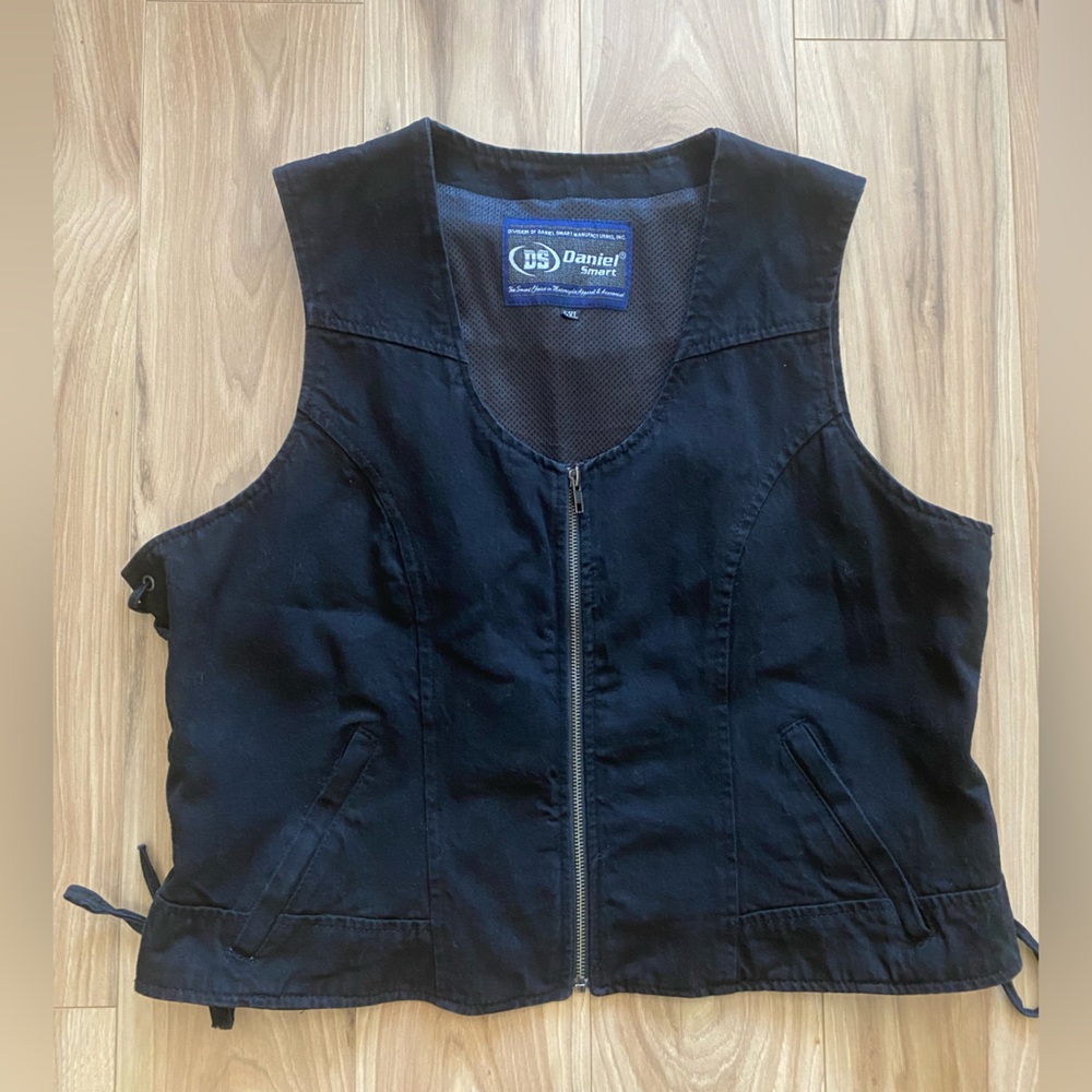 Daniel Smart Women’s Black Stylish Side-Laced Front Zip Denim Vest Size 5XL